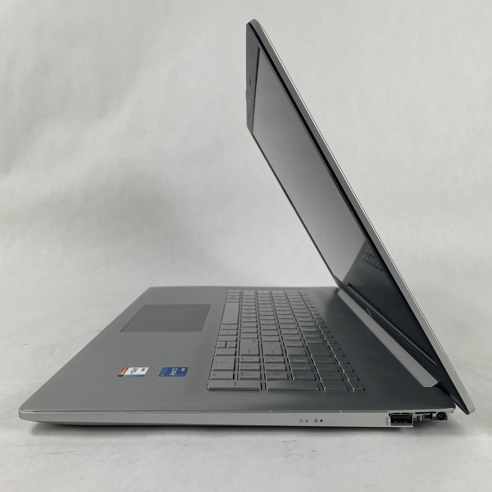 HP 17+-cn000 17.3″ i7-1165G7 2.80 GHz 8 GB RAM No SSD No OS – Bad Corners