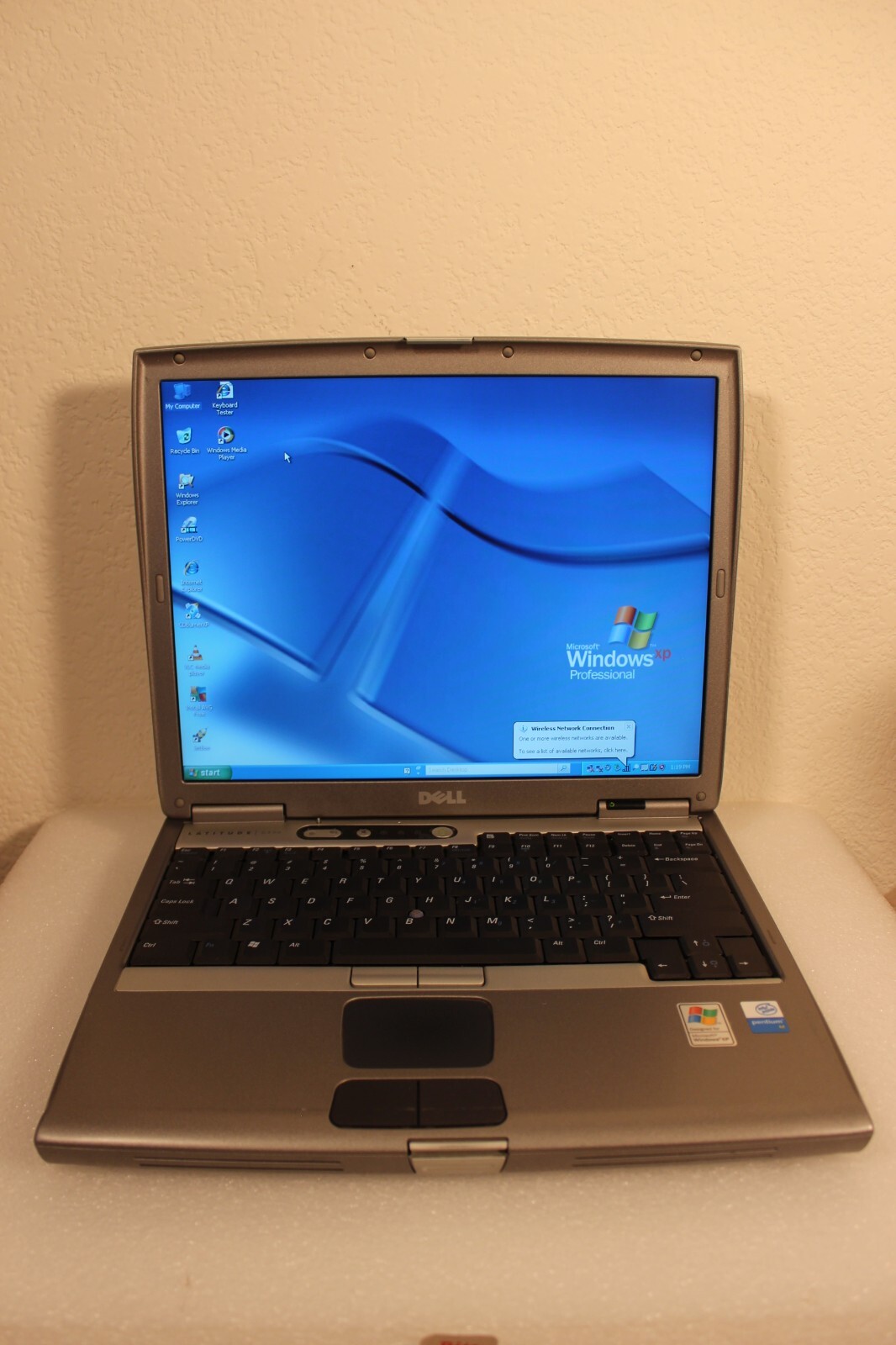 Dell D600 (1.60GHz/2GB/60GB/CDRW-DVD) SXGA+ Win XP PRO- SERIAL & PARALLEL Ports