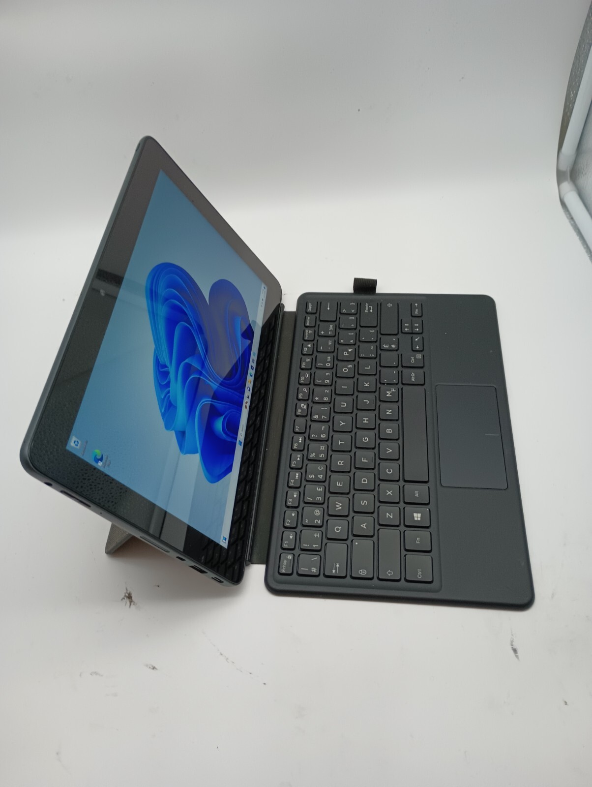 6071Latitude 5175w/charger.m5-6Y57.4GB.128GB SSD.10.6″FHD Touch.KB/Touchpad.Nice
