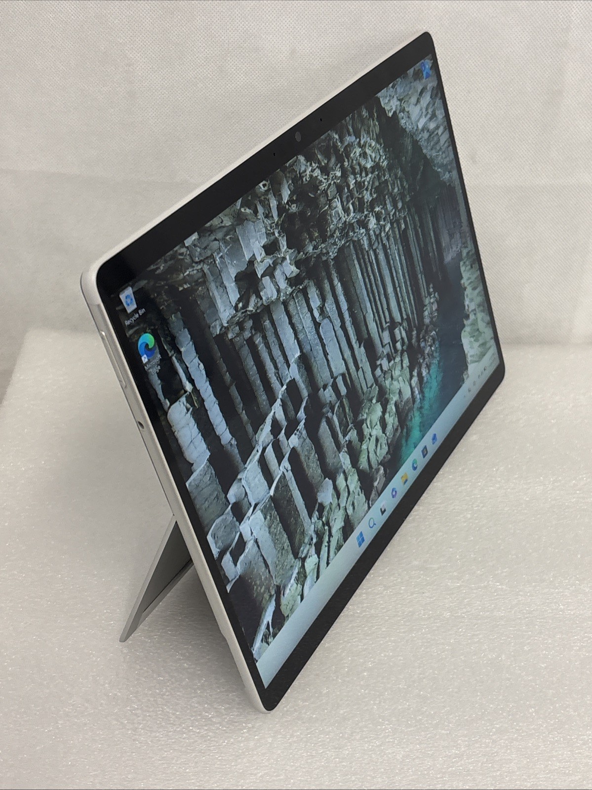Microsoft Surface Pro 8 (256GB, Intel i5 11th, 16GB, LTE) Platinum *Scratches*