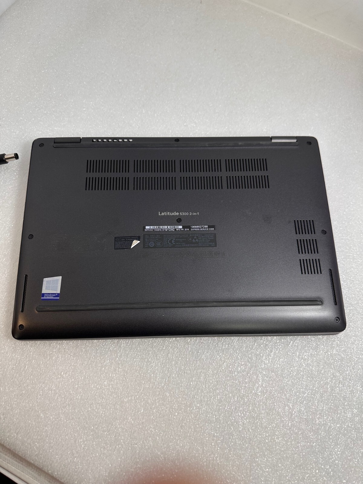 Dell Latitude 5300 2-in-1 13.3″ Intel Core i5-8365U 8gb ram 256gb PCIe
