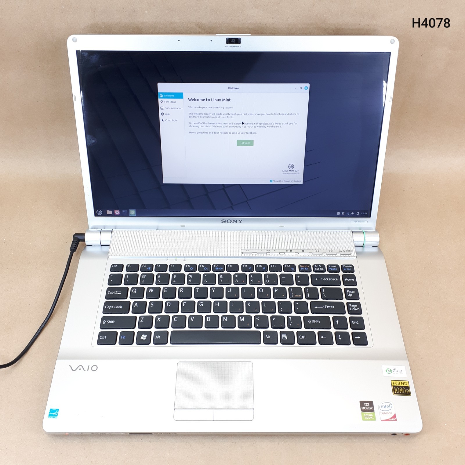 Sony VAIO VGN-FW230J 16.4″ Laptop Core 2 Duo T5800 3GB 250GB Linux Mint Cinnamon