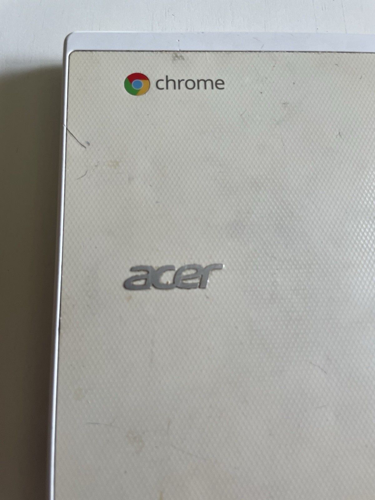 Acer Chromebook 11 CB3-131, Intel Cpu Laptop White 11.8″ Screen Aluminum Cover