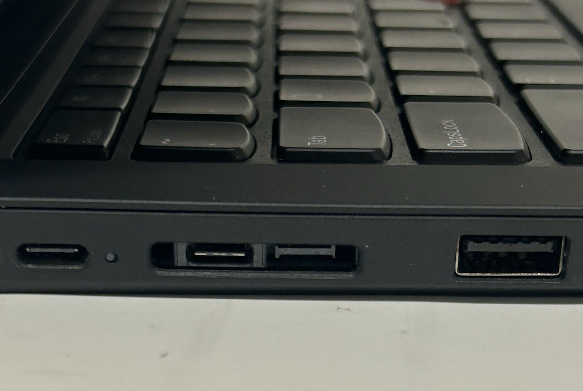 Lenovo Thinkpad T495 AMD Ryzen 5 PRO 3500U @2.1GHZ – 8GB RAM – NO SSD -BIOS LOCK
