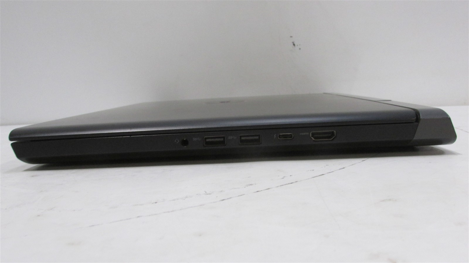 Dell Inspiron 7577 i7-7700HQ 2.8GHz 16GB RAM 256GB m.2 15.6″ Win10 Home COSM DMG