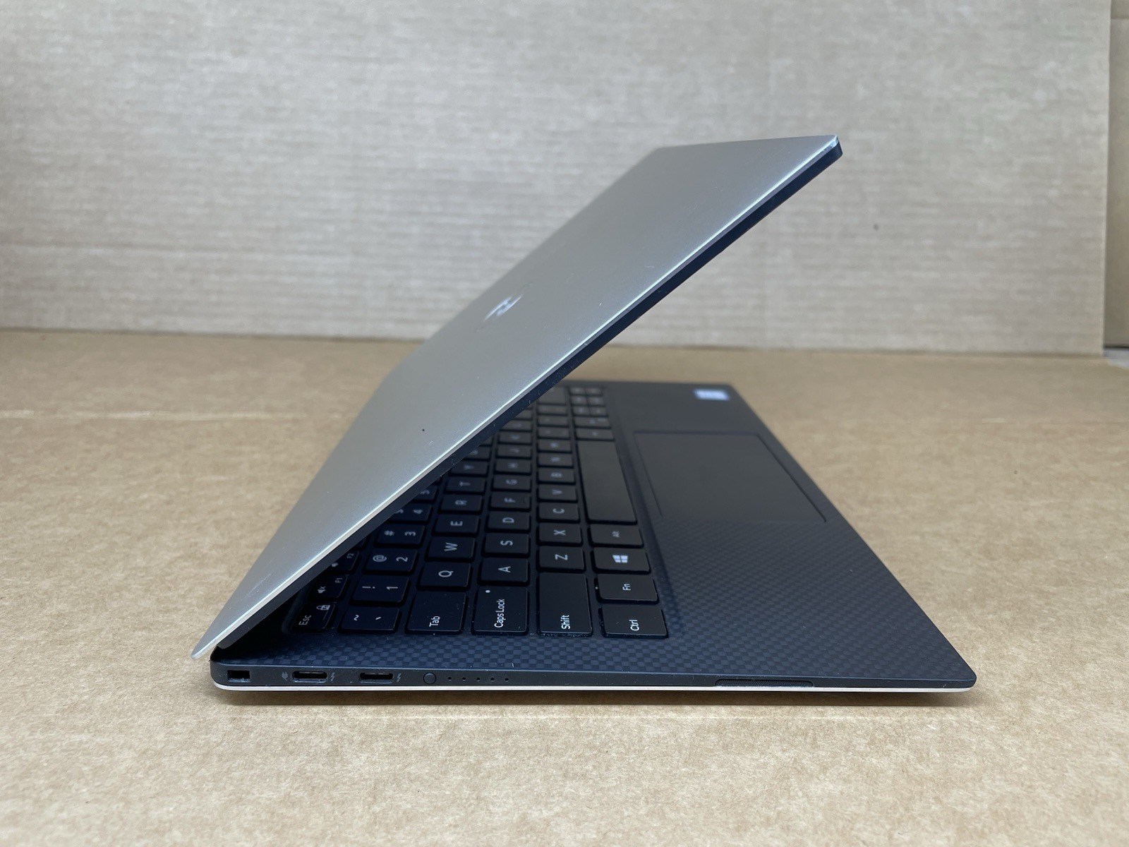 Dell XPS 13 9380, Intel Core i7-8665U @ 1.90GHz, 16GB RAM, NO SSD, No OS,