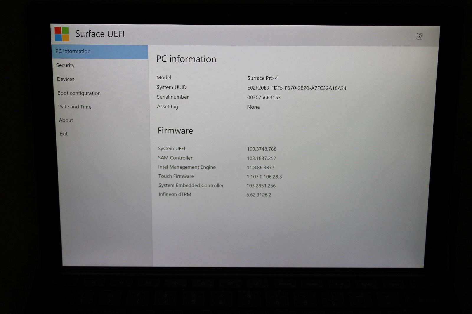 Microsoft Surface Pro 4 1724 i5-6300U @ 2.4 GHz 4GB RAM 128GB SSD No OS