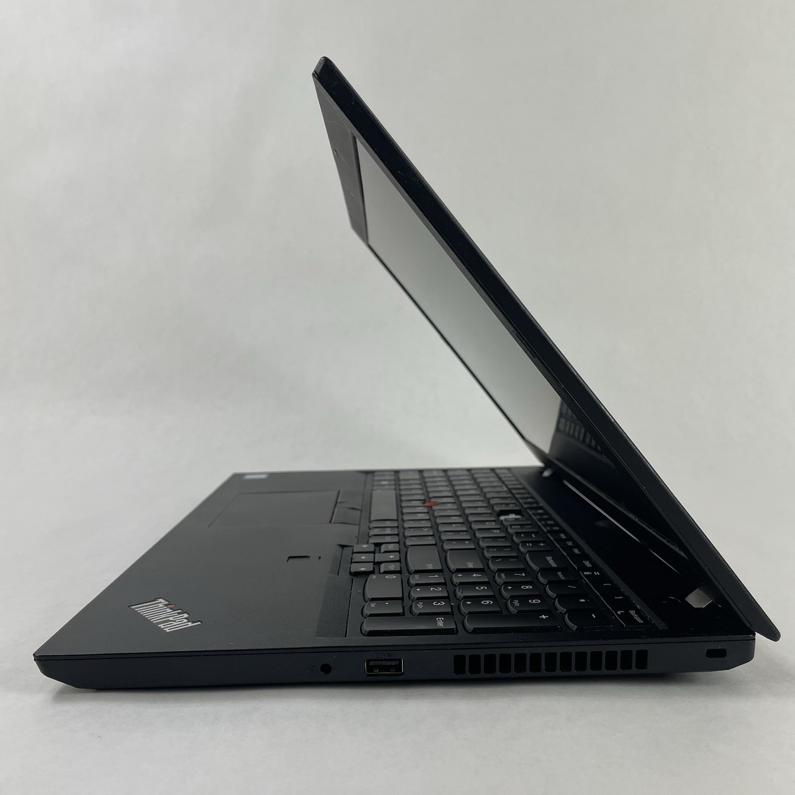 Lenovo ThinkPad L580 15.6″ i5-8250U 1.60 GHz 8 GB RAM No SSD/OS/AC – Missing Key