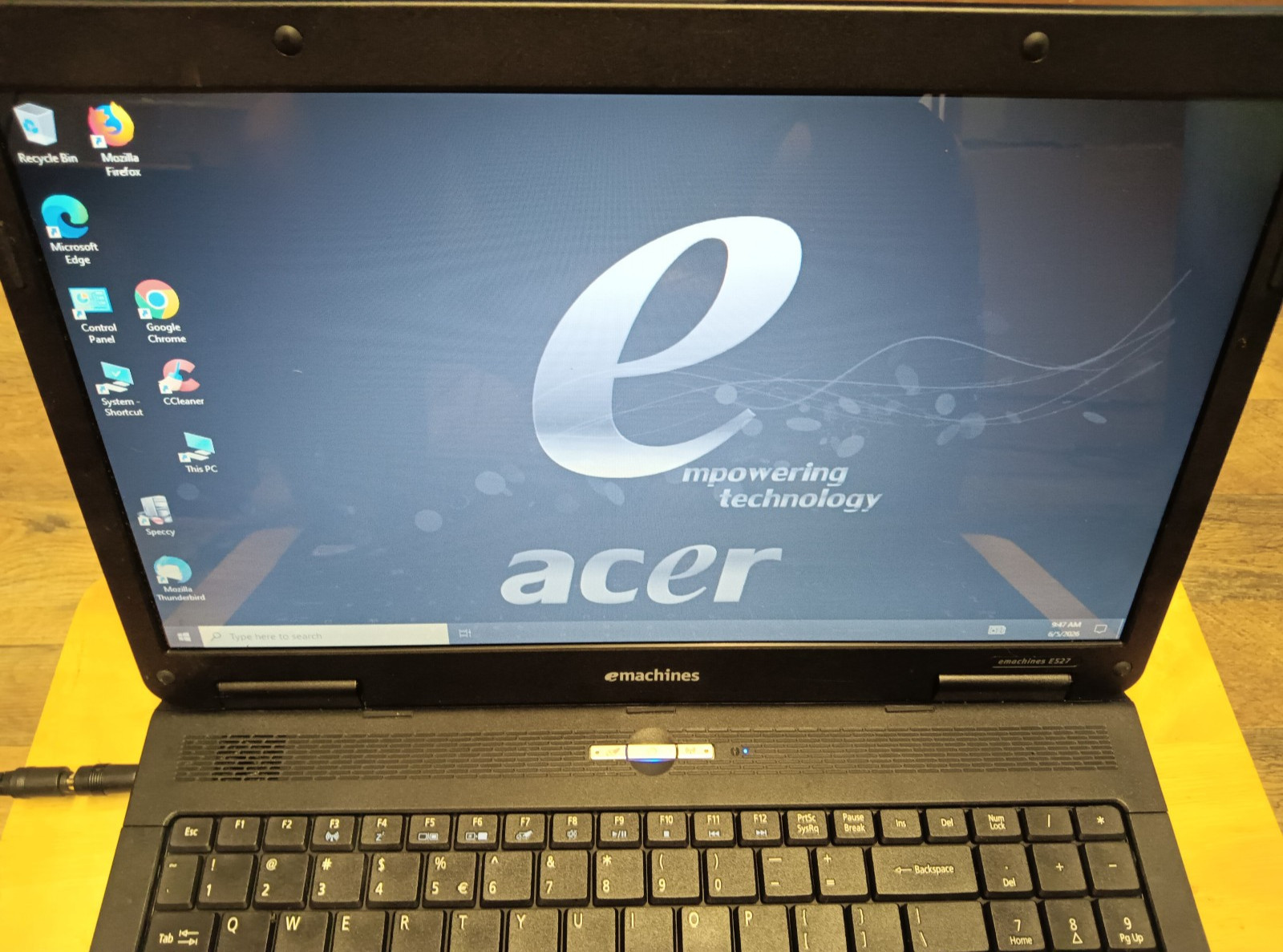 Emachines E527/Core2Duo T6600/2.20ghz/4gb/160gb/Windows 10 Home/Vga/15.6″