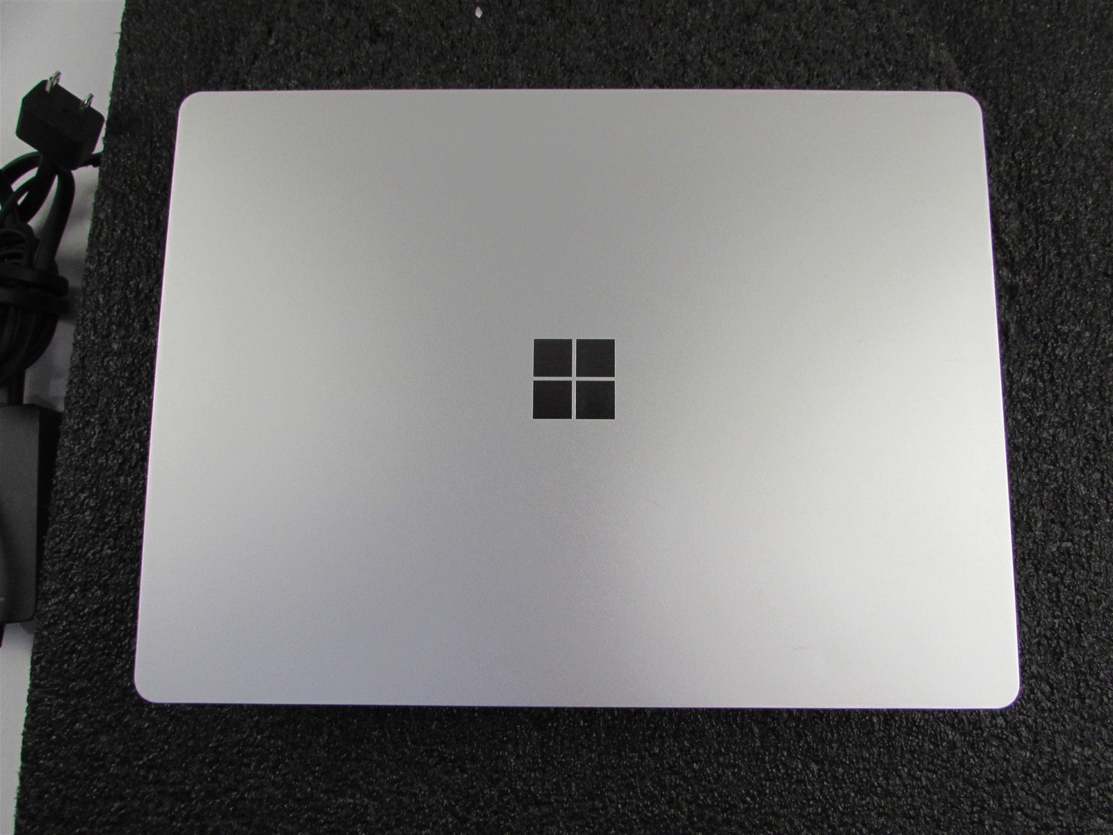 Microsoft Surface Laptop GO 2 12.4″ i5-1135G7 256GB NVMe SSD 16GB RAM Win 11