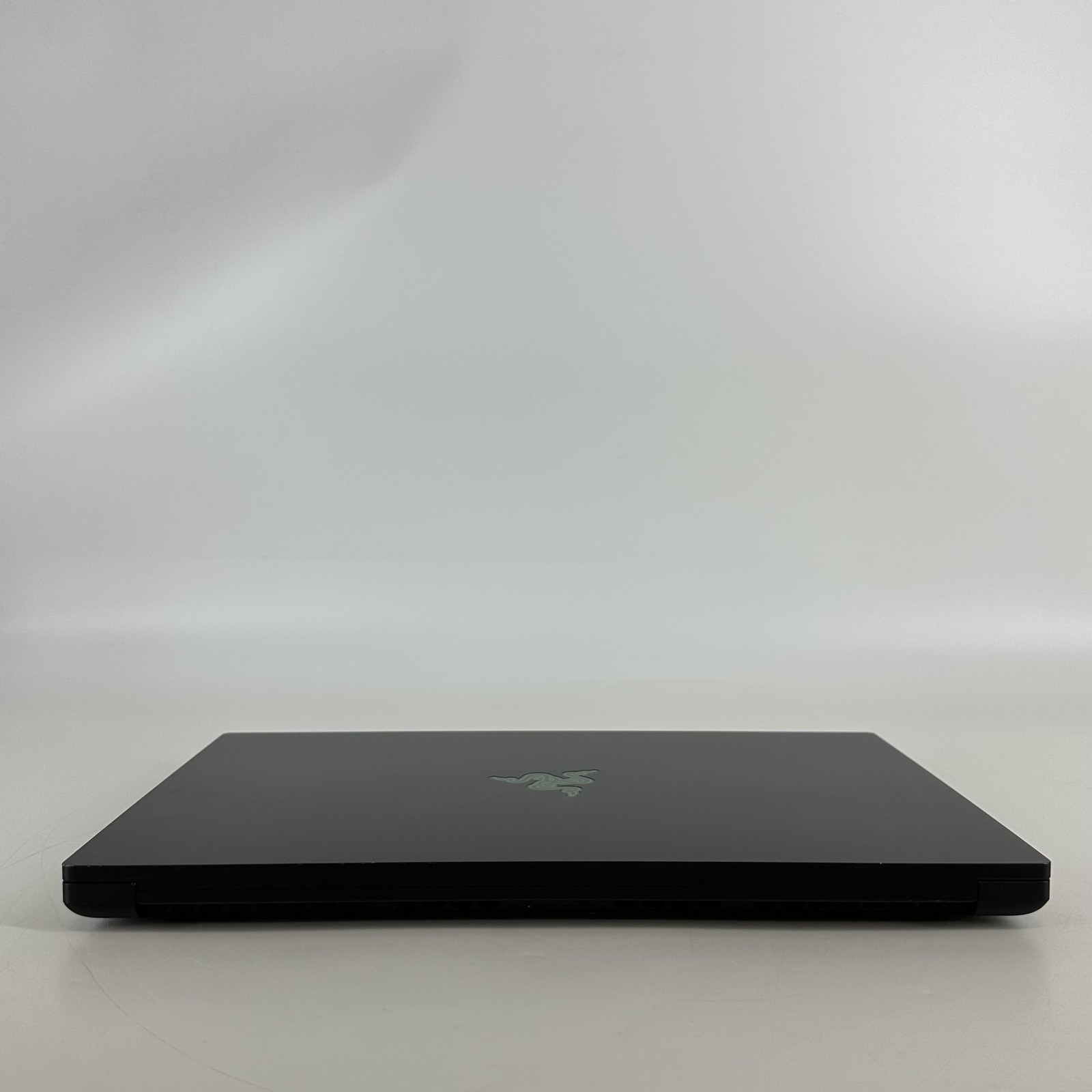 Razer Blade 16 120Hz UHD+ 2.2 GHz i9-14900HX 64GB 2TB/2TB RTX 4090-TINTED LCD