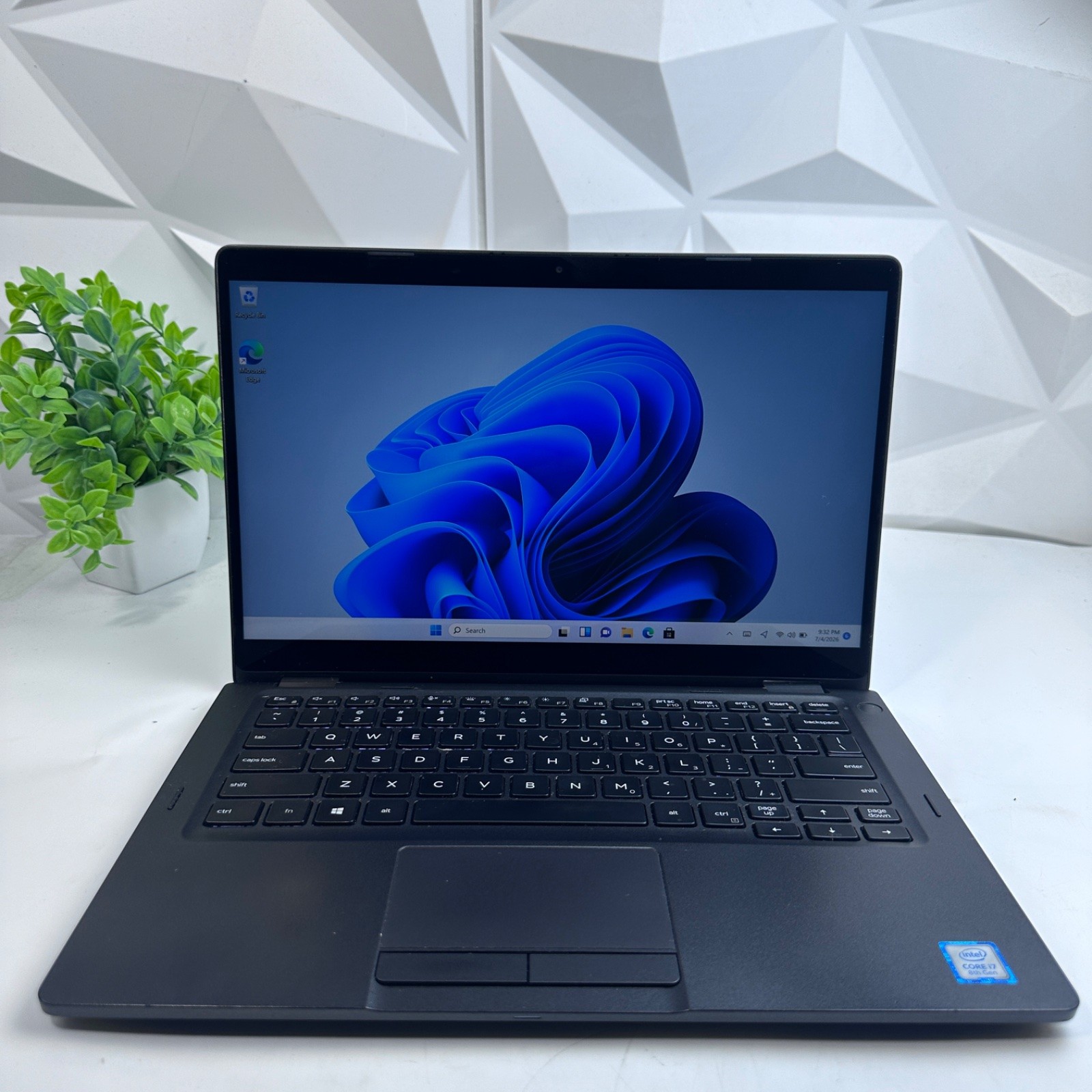 Dell Latitude 5300 2-in-1 13.3″ FHD Laptop, i7-8665U, 16GB RAM, 512GB SSD