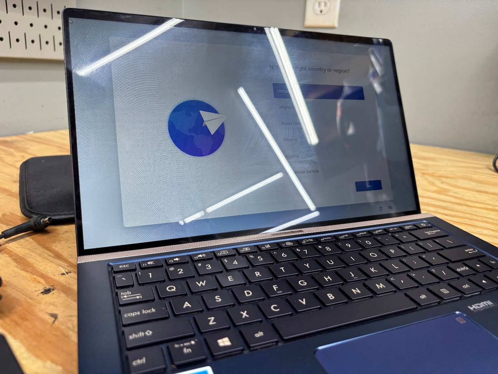 ASUS ZenBook 13 UX333FA 13.3″ i5-8265U 8GB 256GB SSD Win11 Ultrabook w/ Sleeve