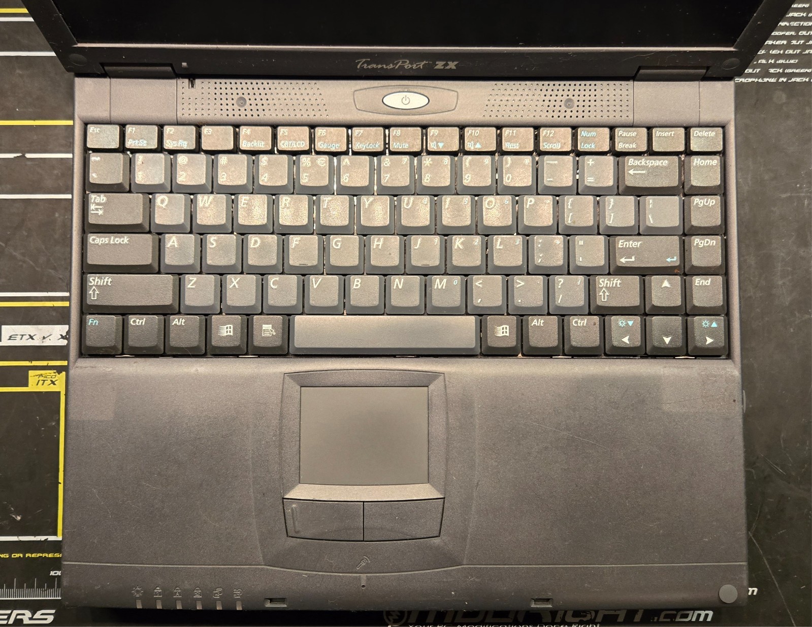 Vintage Micron Transport ZX (Intel Pentium II @ 400 MHz, 128 MB RAM, Win98SE)