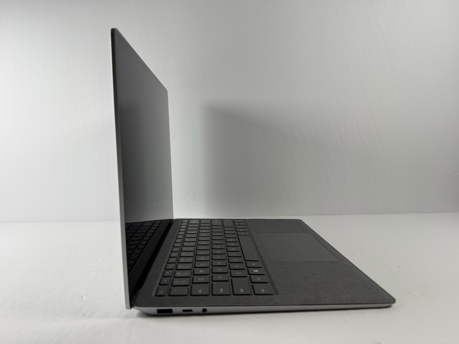 Microsoft Surface Laptop 5 13.5” 1950 Intel Core i7-1265U 16GB RAM 512GB NVME