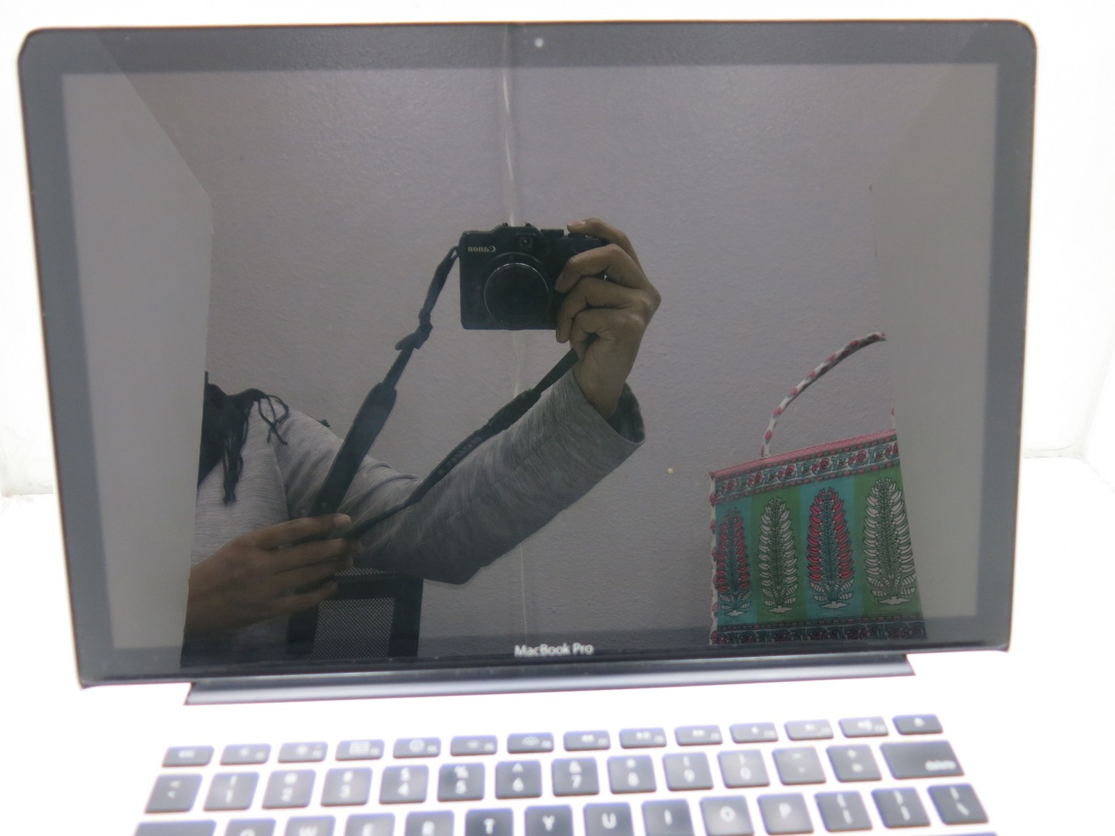 Apple MacBook Pro A1286 15.4″ 2011 | i5-520M 2.4GHz | 4GB Ram | Powers On