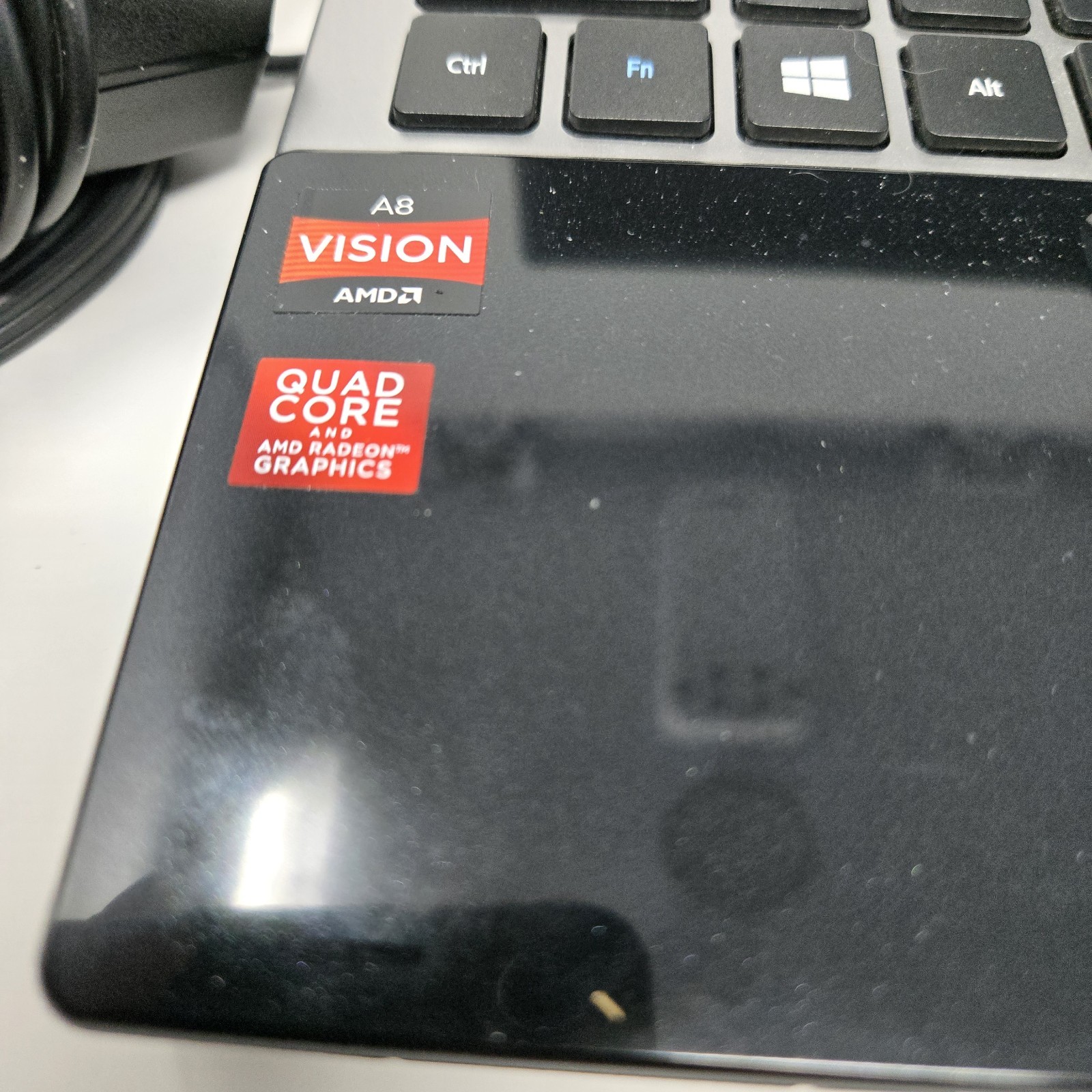 Acer Aspire V3-551-8469 WITH LINUX, AMD A8-4500M, 4 GB MEMORY, 500 GB HDD *READ*