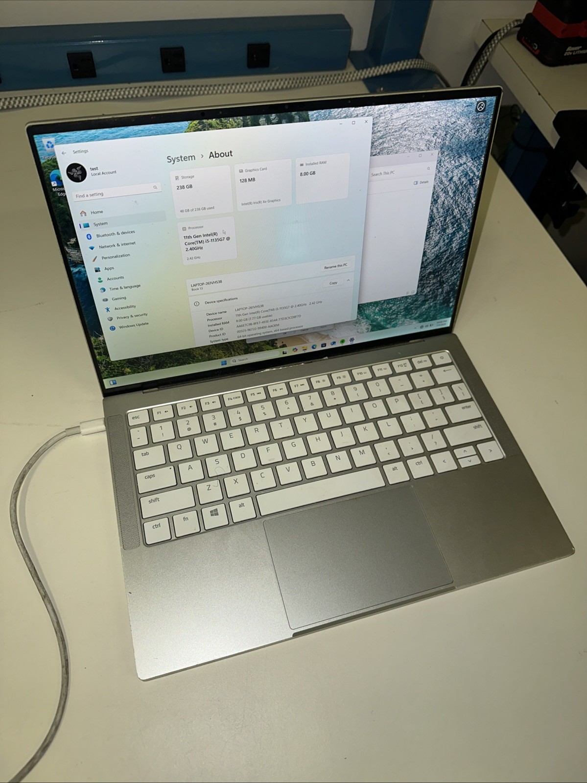 Razer Book 13 RZ09-0357 i5-1135G7 2.4GHz 8GB RAM 256GB SSD SIGNS OF WEAR
