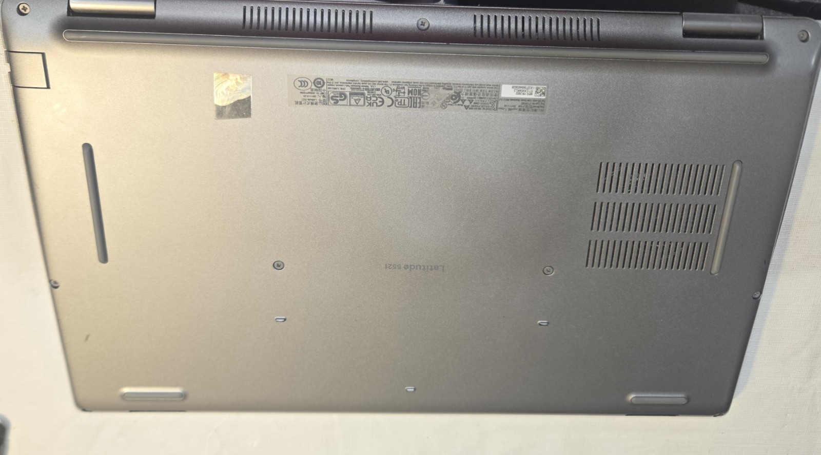 Dell Latitude 5521 15.6″ FHD i7 11th Gen 16GB RAM Gray +Chgr