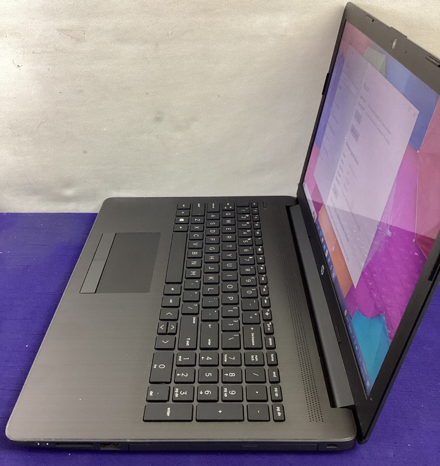 HP 15-DB0046NR 1TB Win 10 Home 4GB AMD A9 3.10GHz Black Laptop