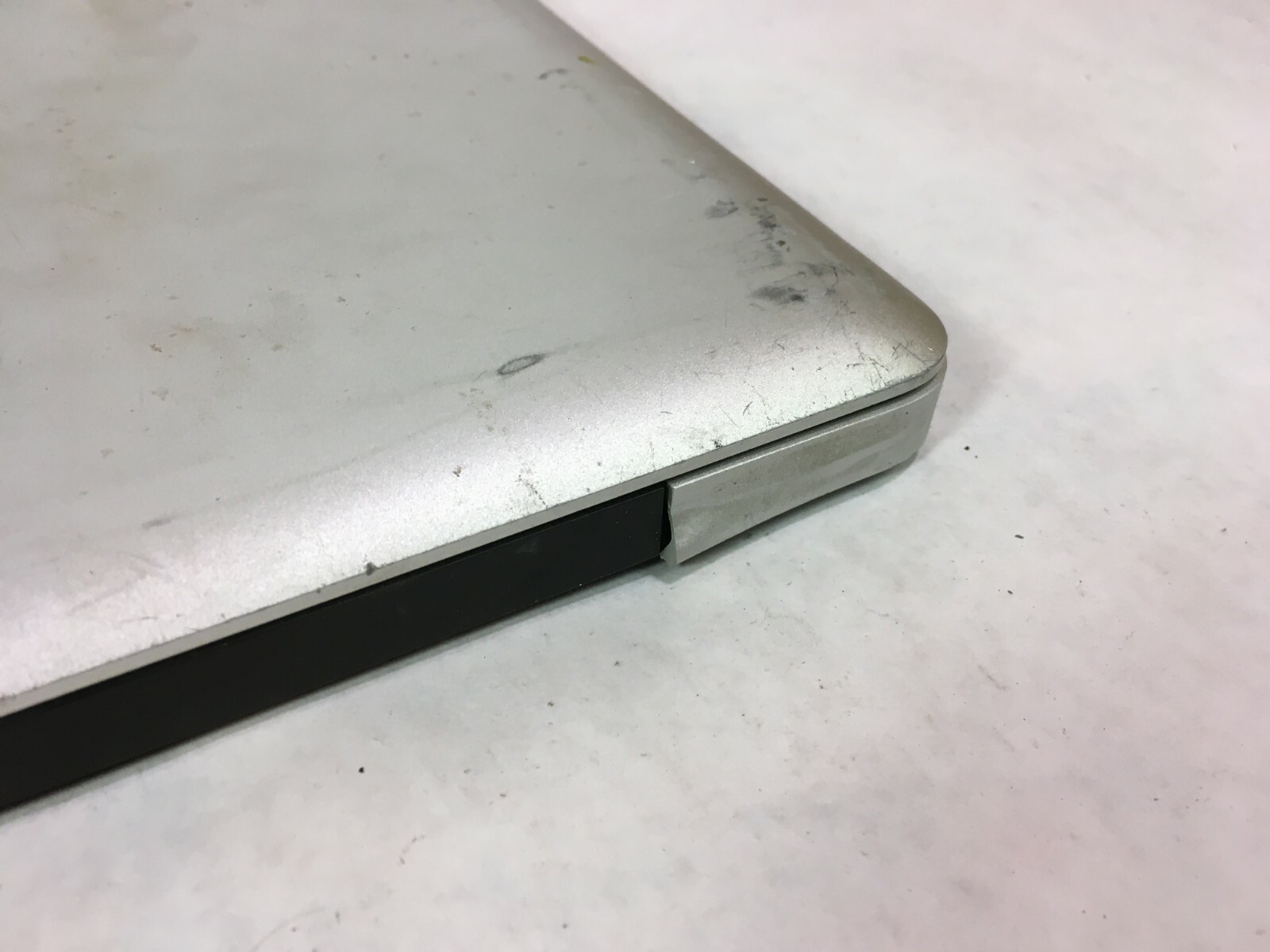 Apple MacBook Pro 13″ 2009 A1278 Chassis Housing Palm Rest – READ -RR