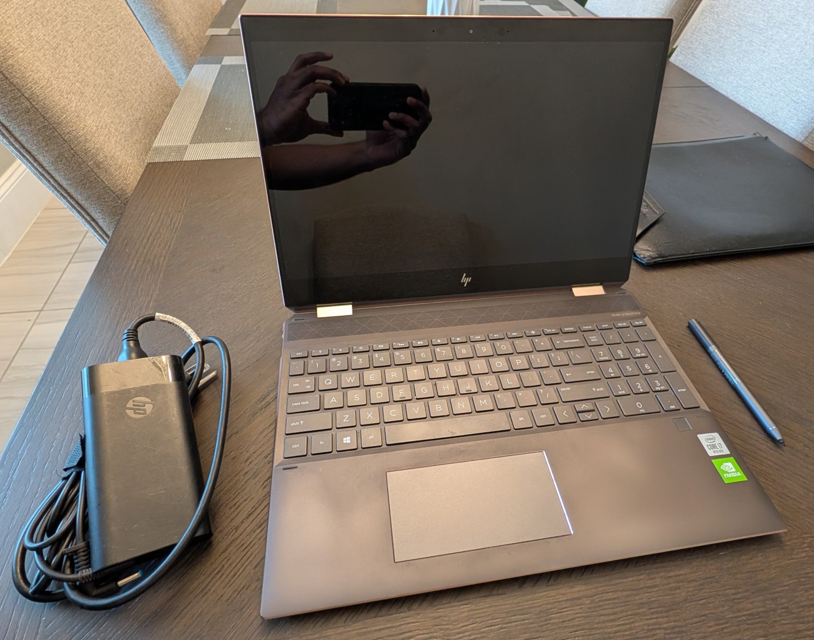 HP Spectre X360 2-in-1 15.6″ (512GB SSD, Intel Core i7 10th Gen., 1.8 GHz, 16GB)