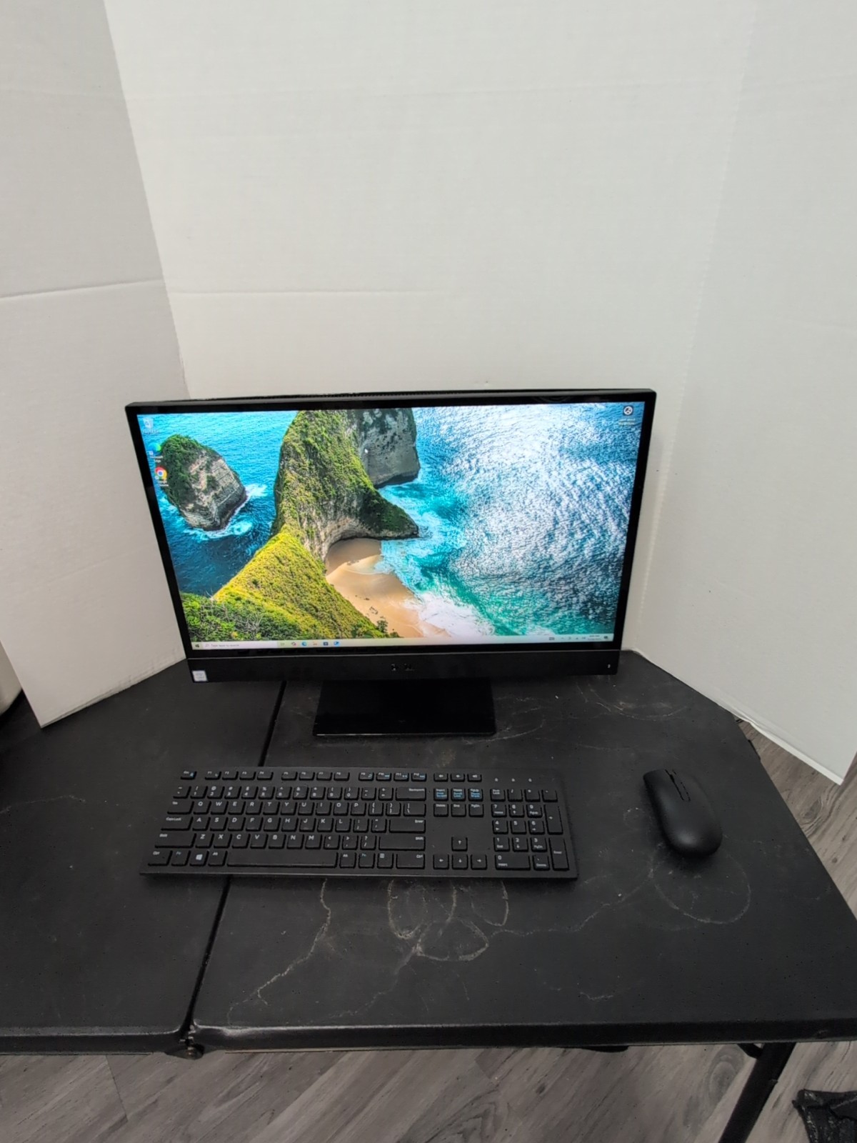 DELL INSPIRON 3477 AIO 23.8 i5-7200U, 8GB Ram, W/ Wireless Keyboard And Mouse