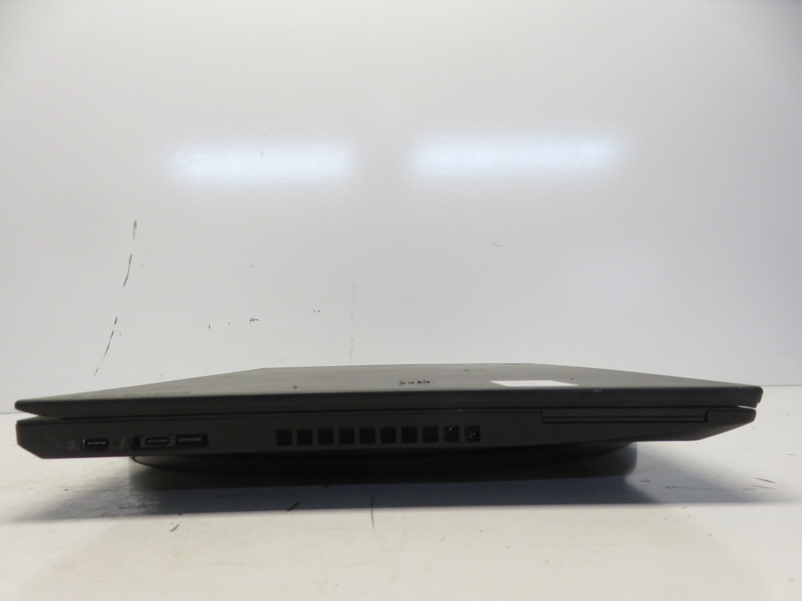 Lenovo ThinkPad T580 Intel i5-8350U 1.7GHz 8 GB NO HDD No Batt