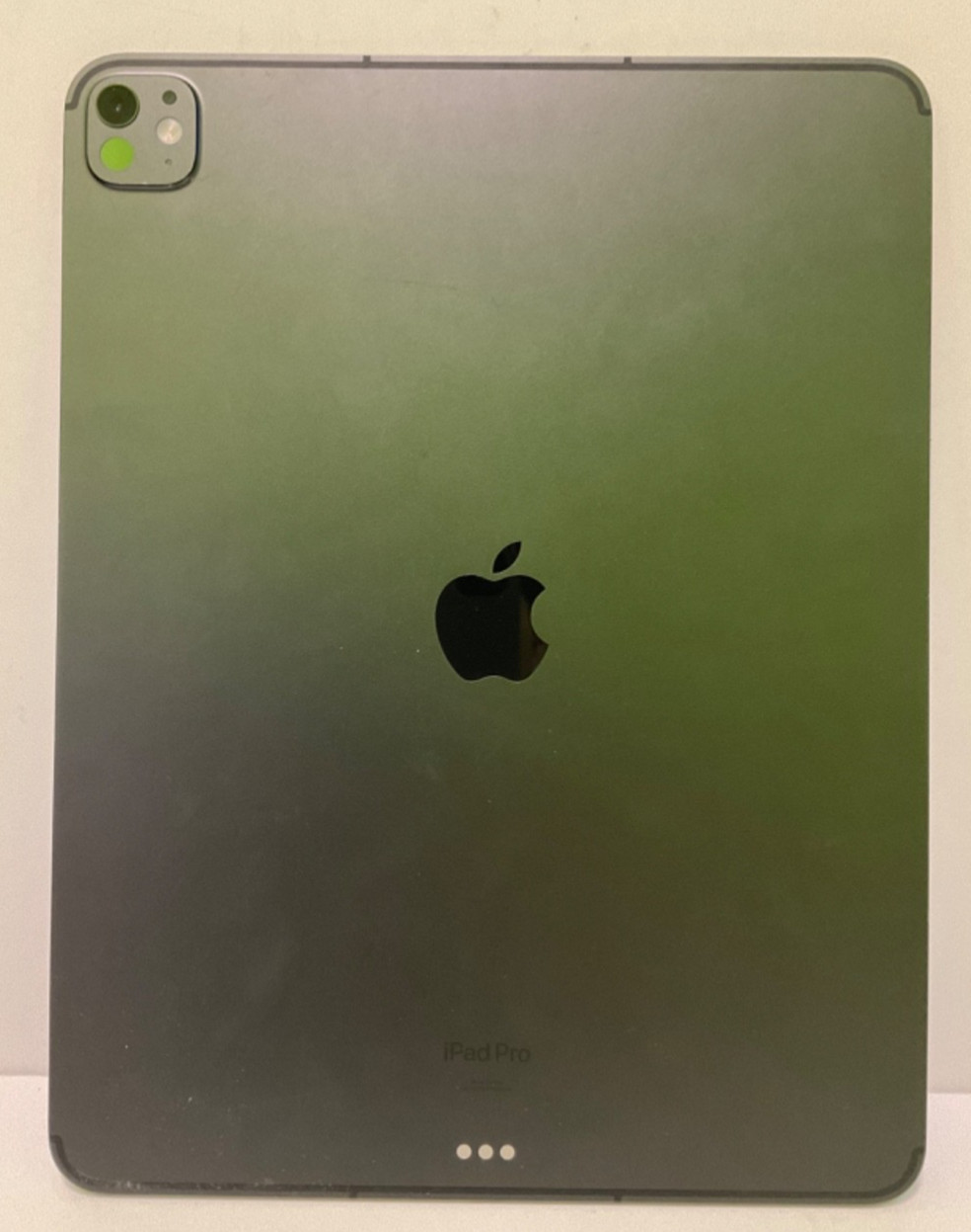 Apple iPad Pro 13-inch (M4) MVR3LL/A 256 GB, Wi-Fi + 5G, 13 in W/ Charger