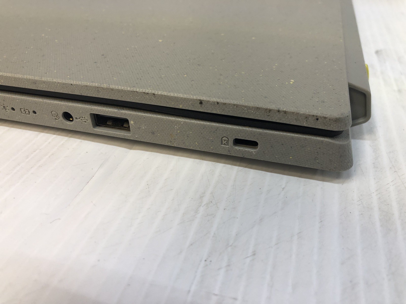 Aspire Vero AV15-51-5155 Green Laptop | i5-1155G7 | 8GB | NO SSD/OS *Bad Hindge*