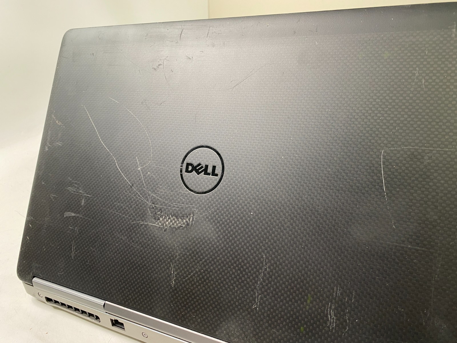Dell Precision 7520 Xeon E3-1505Mv6 32GB DDR4 1TB SSD Quadro M2200 Win11P – Wear