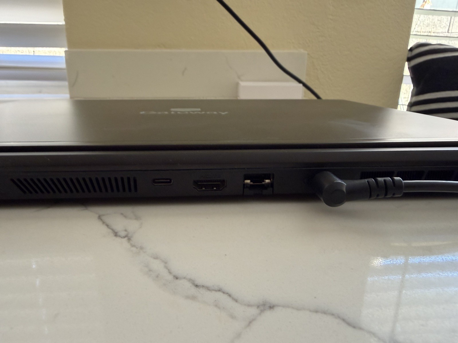 Gateway GGNC51518-BK Gaming laptop Intel i5-11400H 16GB RAM RTX 3050 512 GM NVMe