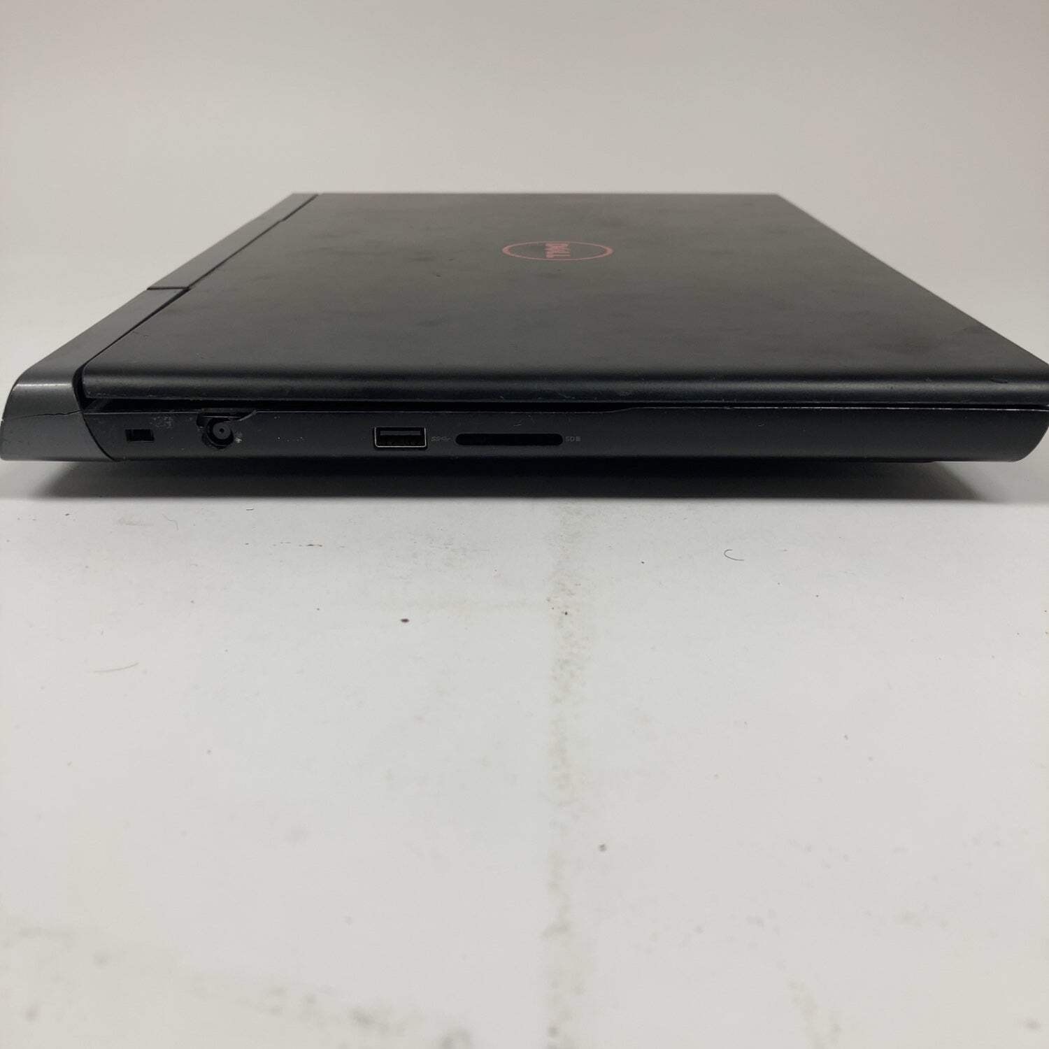 Broken Dell Inspiron 7000 15.6″ i5-7300HQ 2.5GHz 8GB RAM 256GB HDD GeForce READ