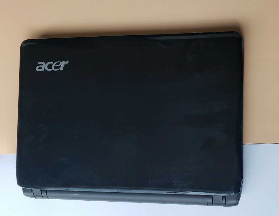 ACER Aspire 1820TZ Geniue Intel U4100 2GB RAM 160GB HDD wifi WEBCAM BLUETOOTH