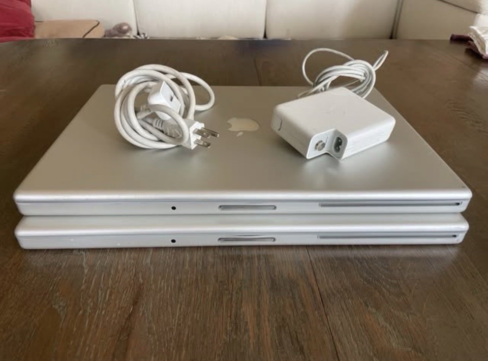 💻🔥 X2 Vintage 17” Silver MacBook Pro (2008) – Rare Large Screen Bundle 🔥💻