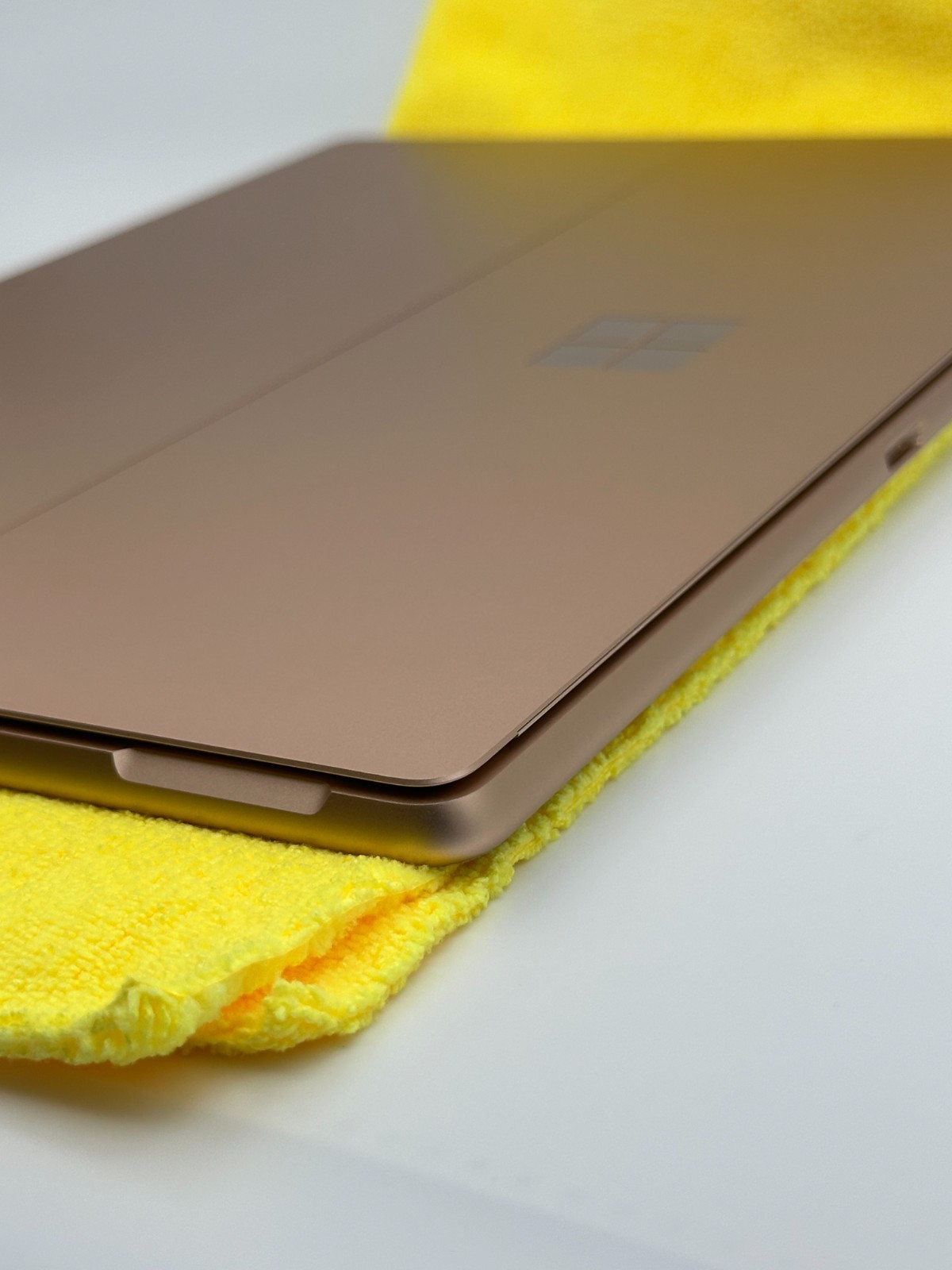 Microsoft Surface Pro Snapdragon X Plus 11th Edition CRACK SCREEN – FUNCTIONAL
