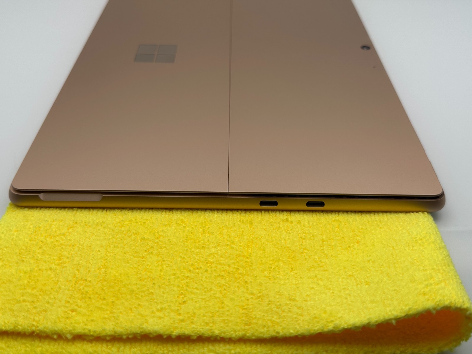 Microsoft Surface Pro Snapdragon X Plus 11th Edition CRACK SCREEN – FUNCTIONAL
