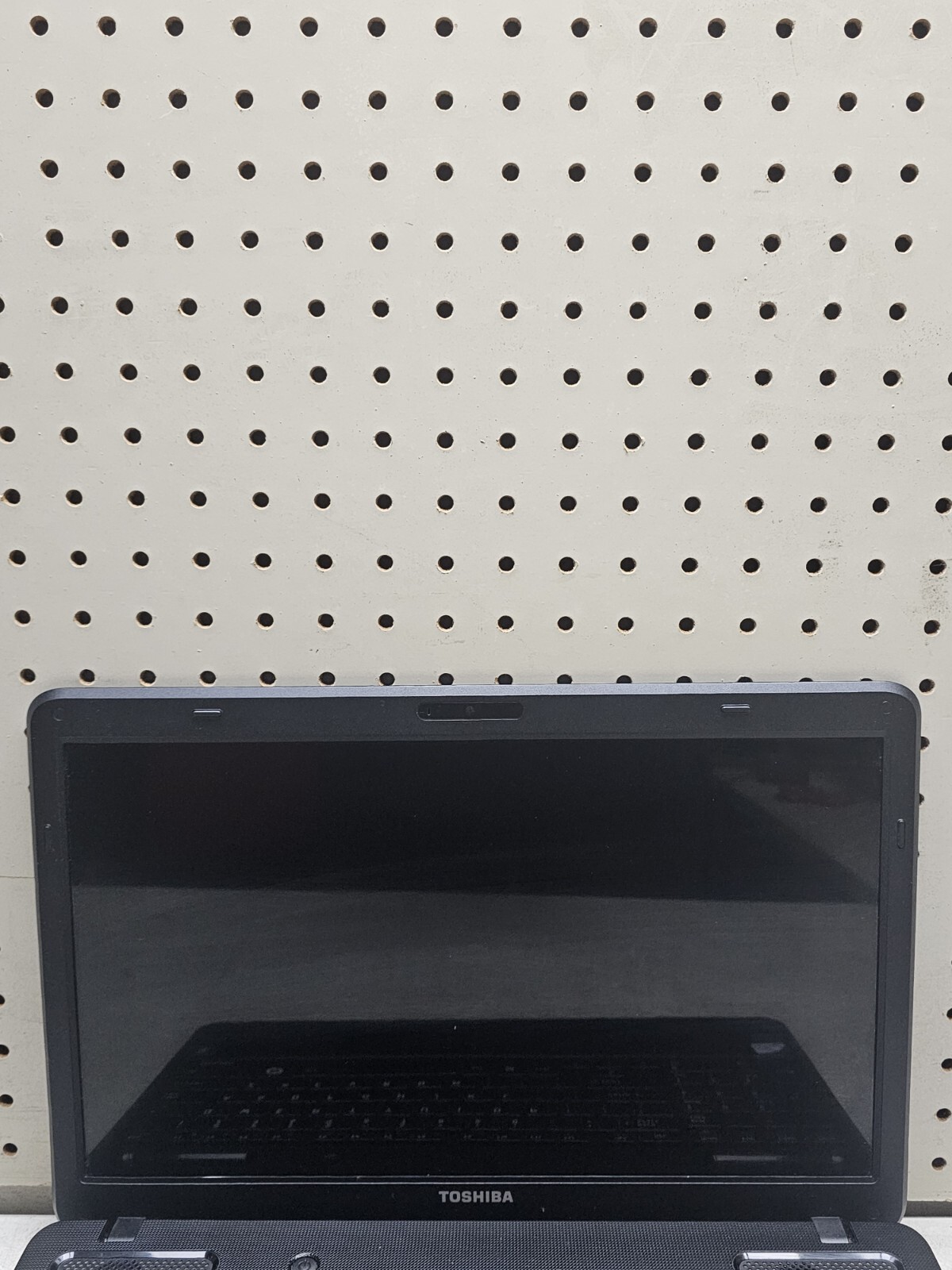 Toshiba Satellite C650-ST6N02 – Pentium B960 – 3GB RAM – NO HDD – Read Desc.