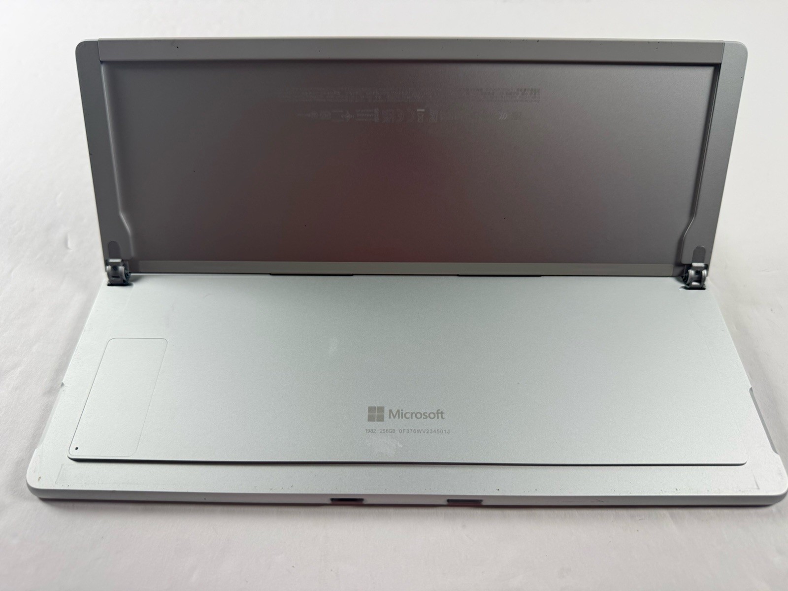 Microsoft Surface Pro 8 (1982) i5-1145G7 – 16GB RAM – 256GB 120Hz – Win 11 Pro