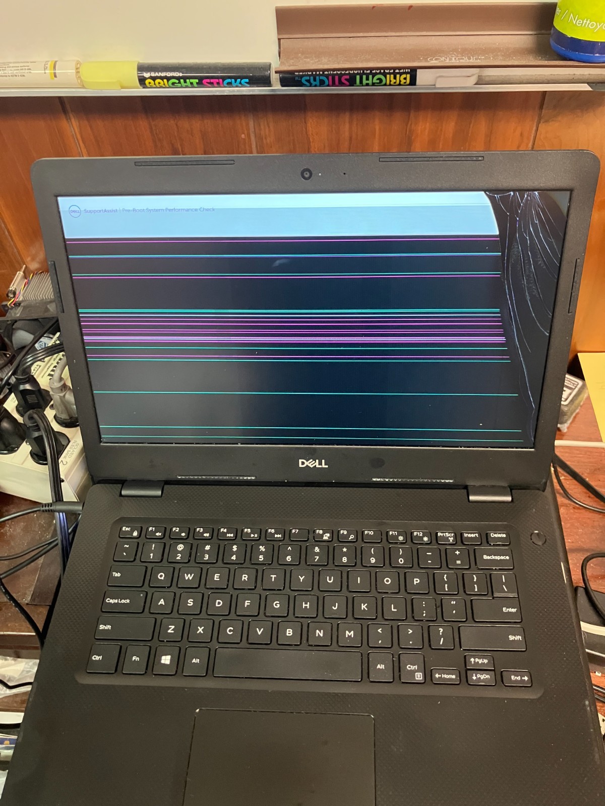 DELL VOSTRO 3490 INTEL CORE I5-10210U NO RAM NO HD screen broken For Parts
