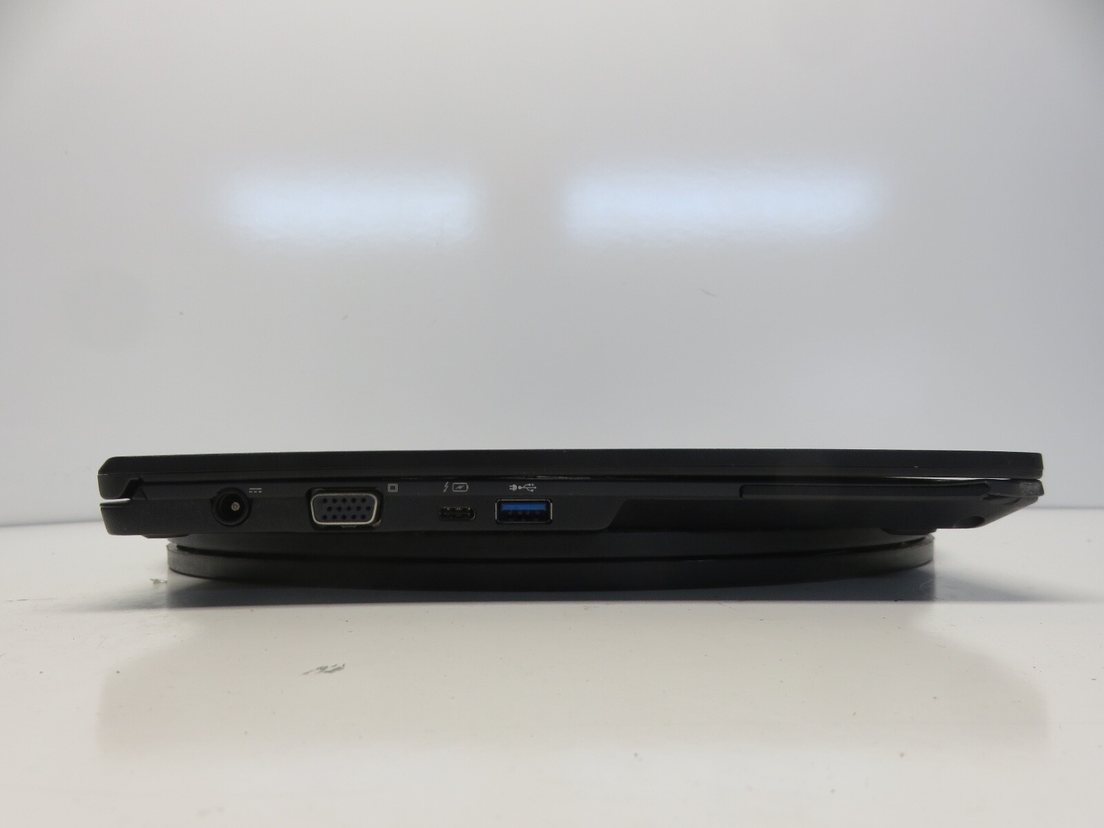 Fujitsu LifeBook U749 Intel i5-8365U 1.6GHz 4 GB NO HDD No Batt