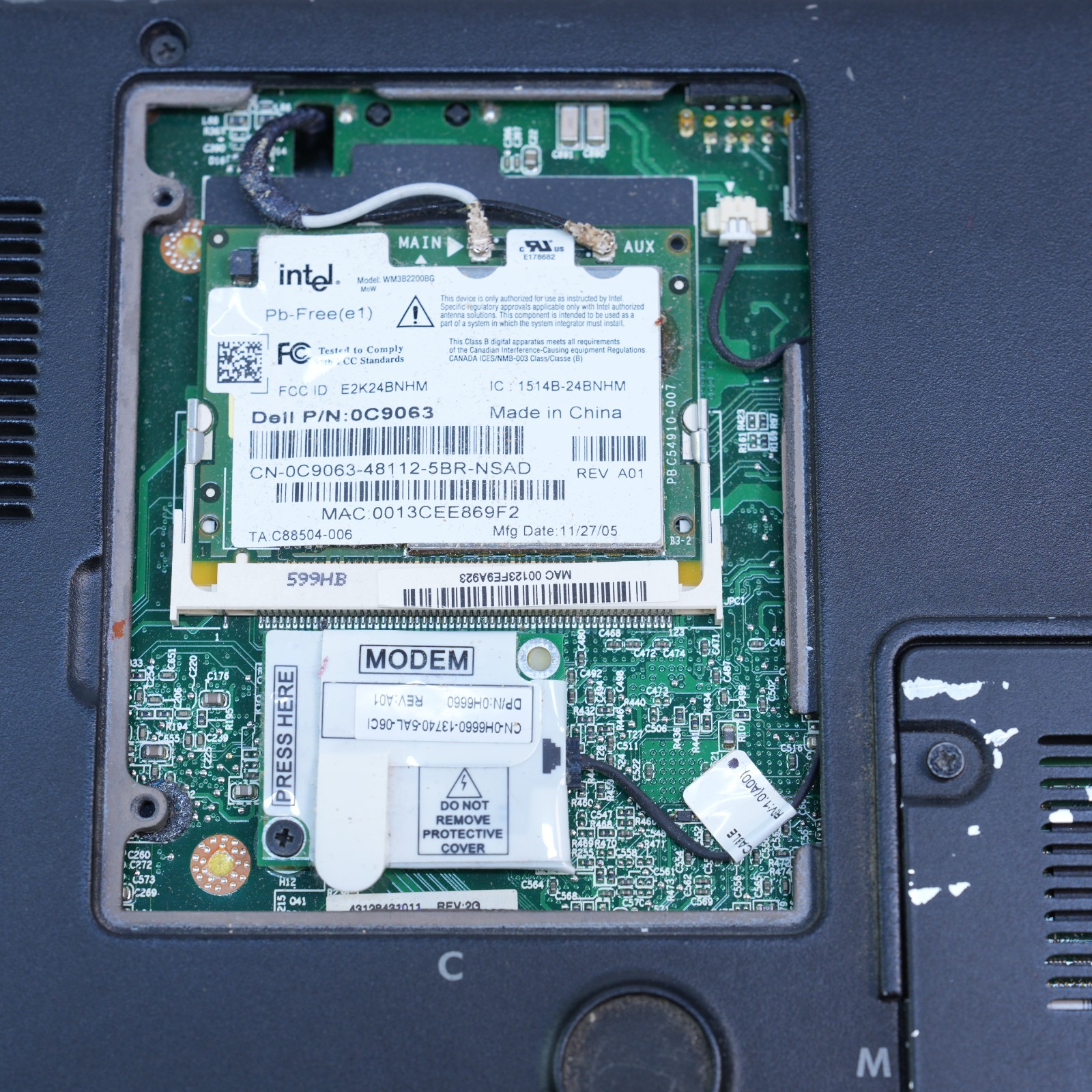 Dell XPS M170 17″ Pentium M, 1 GB RAM, NO HARD DRIVE NVIDIA 7800 T12-D17