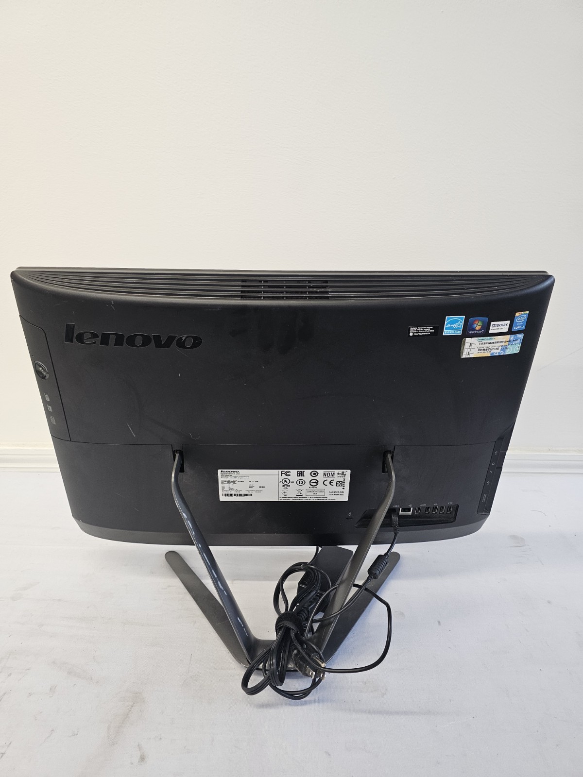 Lenovo C560 All-In-One – Intel i3-4150T – 8GB RAM – 500GB SSD – Windows 10