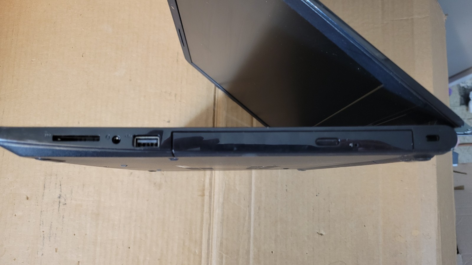 DELL INSPIRON 15-3565 AMD A6 4GB RAM No HDD — For Repair —