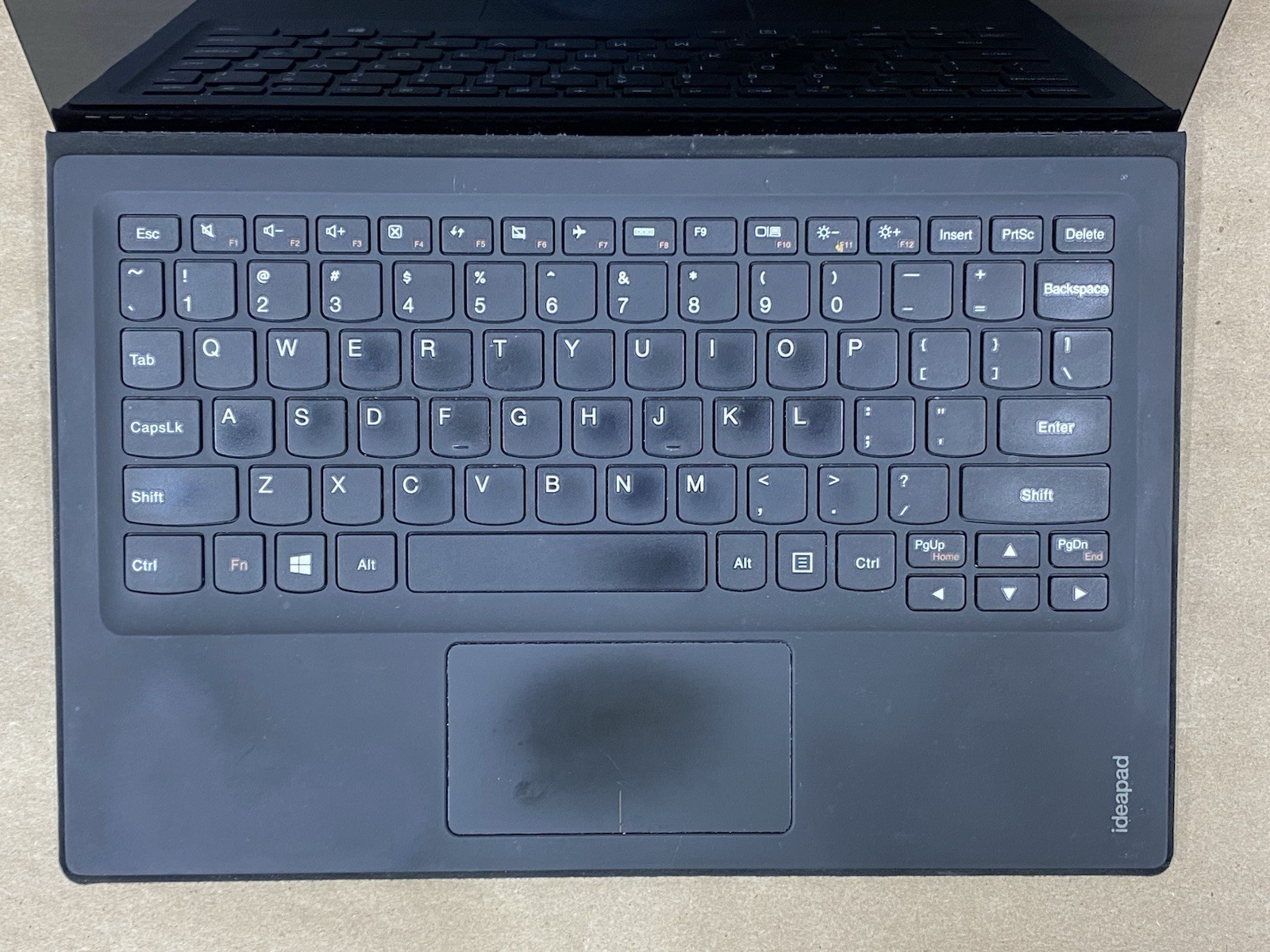 Lenovo 80QL – 12″ 2160*1440 – m5-6Y54 – 4GB – 128GB SSD – Win 10 Pro