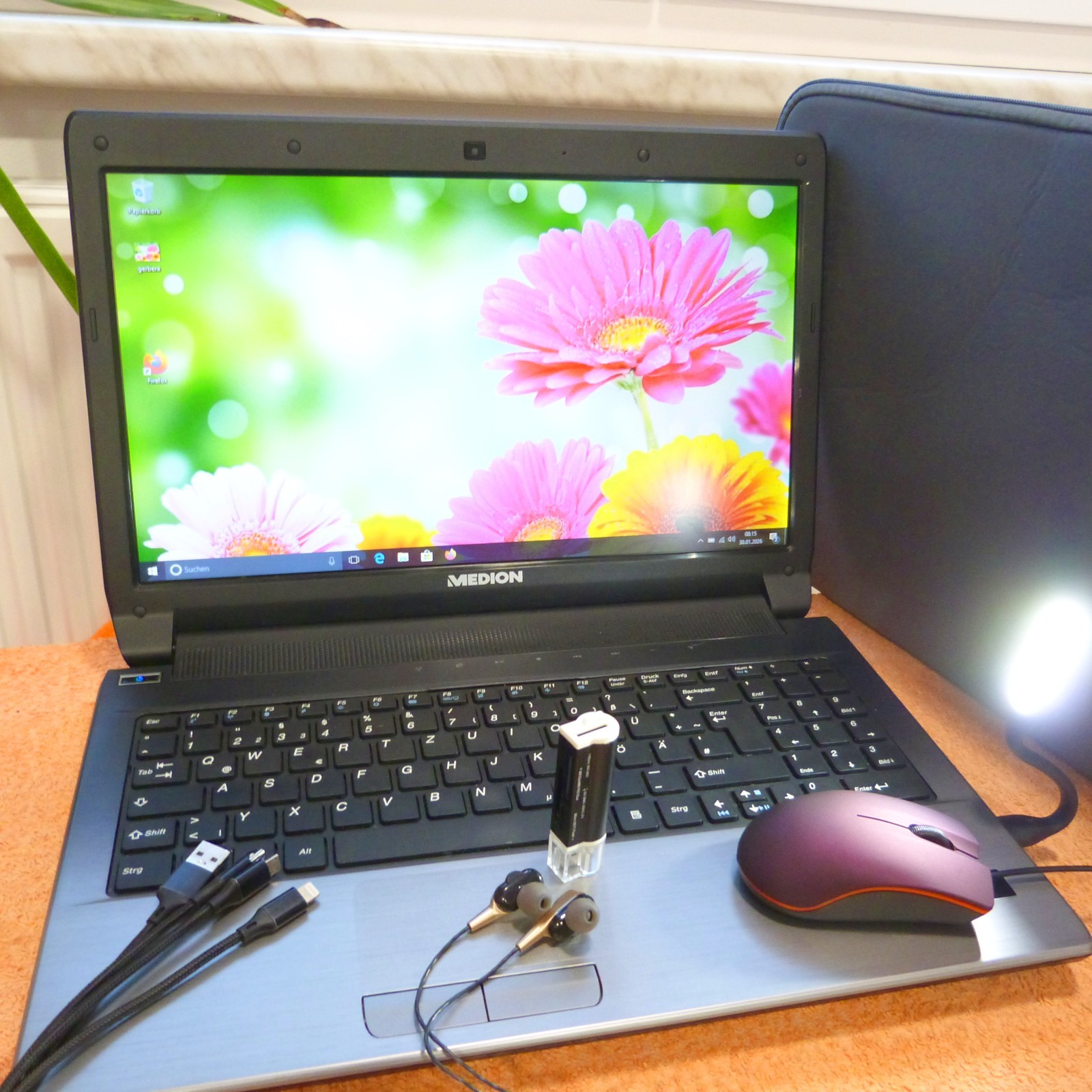 Medion P6816 DOLBY Business 15″ l 12GB RAM NEW l SSD Windows 10 HDMI USB3