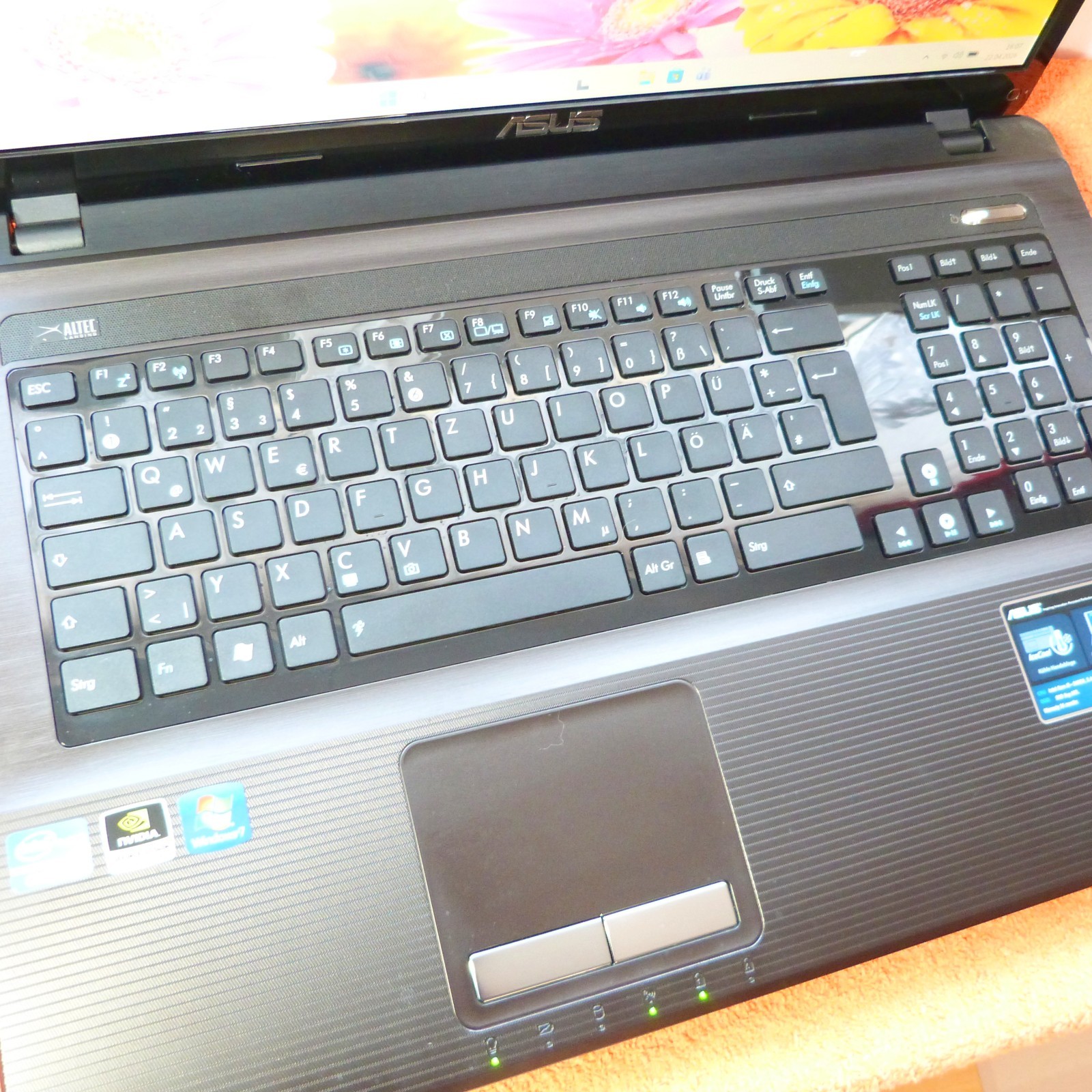 Asus K93 18″ FULLHD BLURAY KinoMonster l 16GB RAM NEW 2TB SSD HDD Windows 11