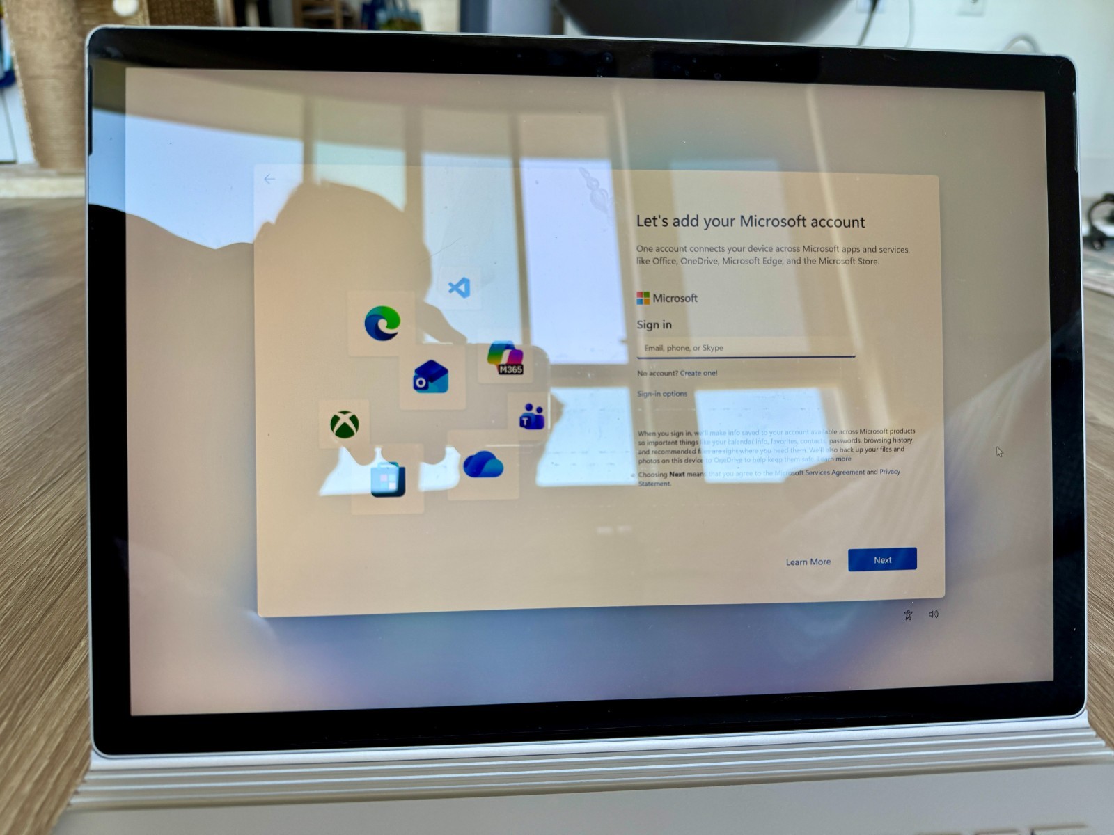 Microsoft Surface Book 2 15″ i7 256GB SSD GTX 1060 – Excellent Condition