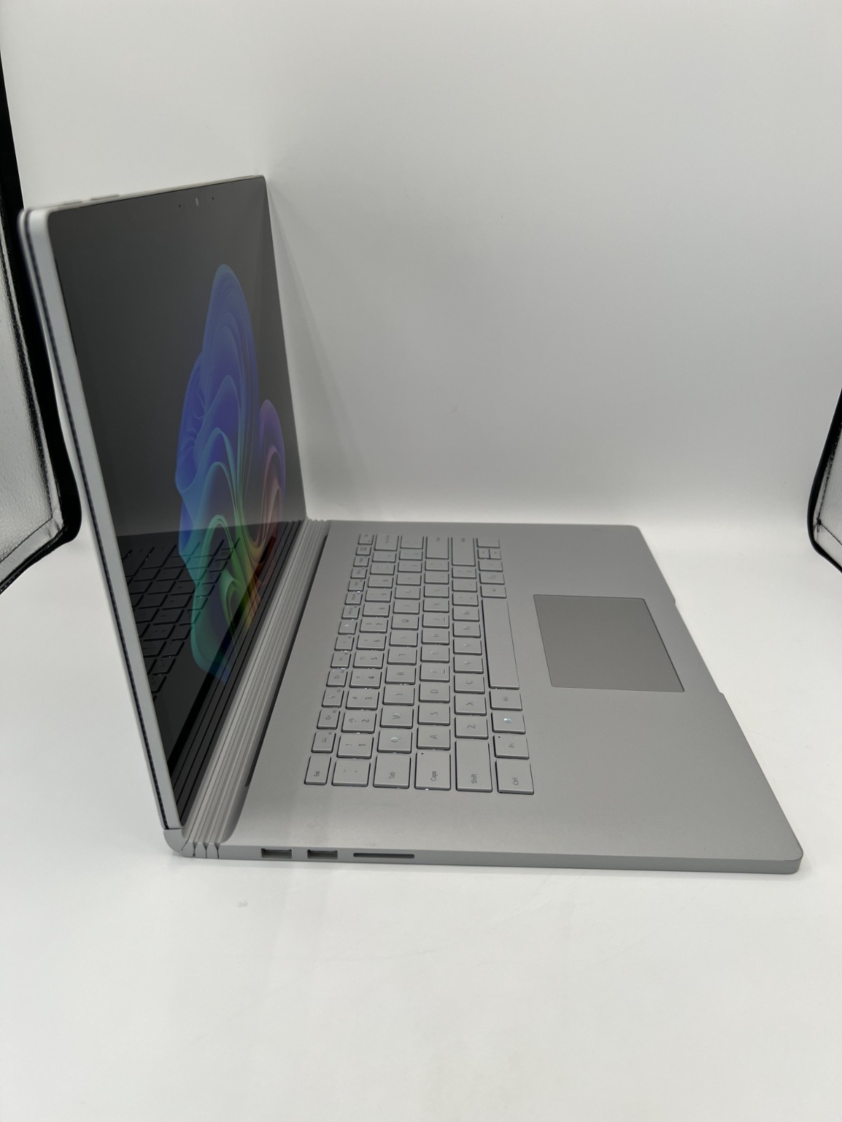Microsoft Surface Book 3 15″ GTX 1660 Ti i7-1065G7 16GB 256GB SSD Windows 11 Pro