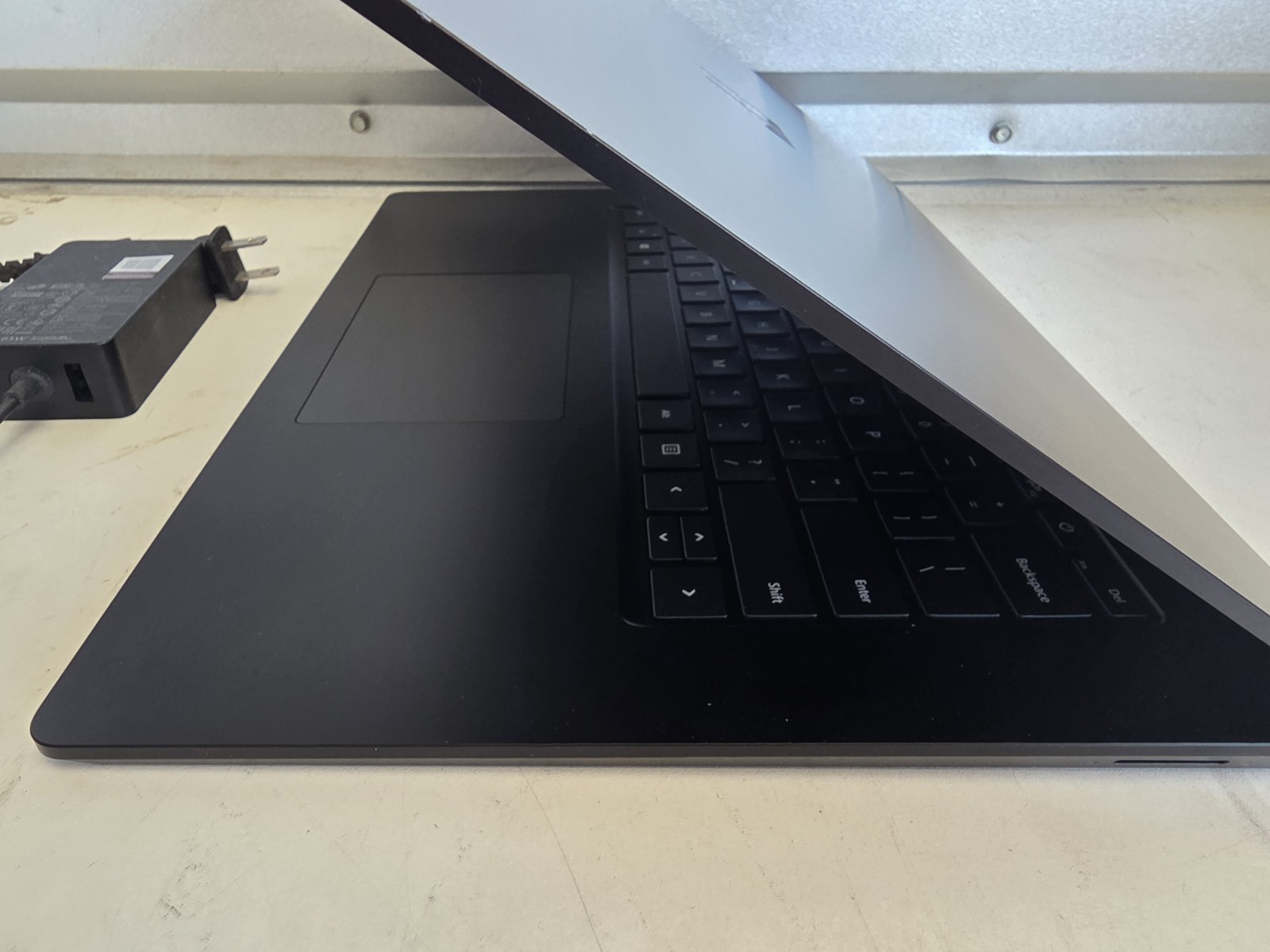 Microsoft Surface Laptop 4 15″ Core i7-1185G7 16GB RAM 256GB SSD Model 1979 Worn